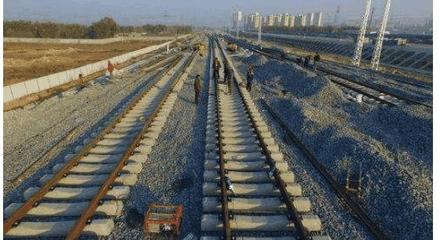 中国这家超级工厂,每天生产5000米无缝钢轨,为铁路安全提供助力